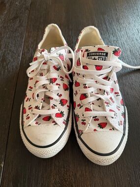Converse Chuck Taylor All Star Kids White Strawberry Print Sneakers